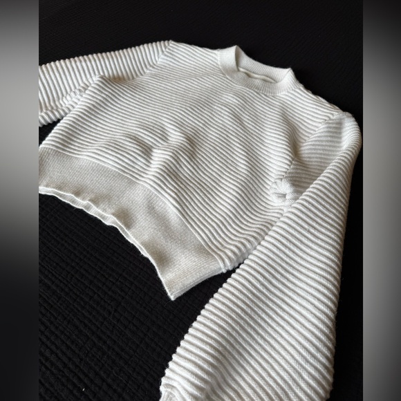 White Ribbed Knit Sweater - Picture 2 of 2